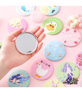 آینه جیبی در طرح های مختلف