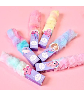 رژ مایع پشمالو در کف بازار